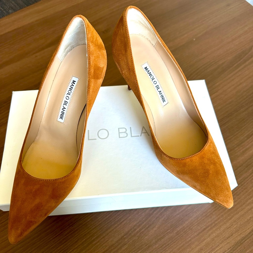 Manolo Blahnik 
BB pointed toe pump